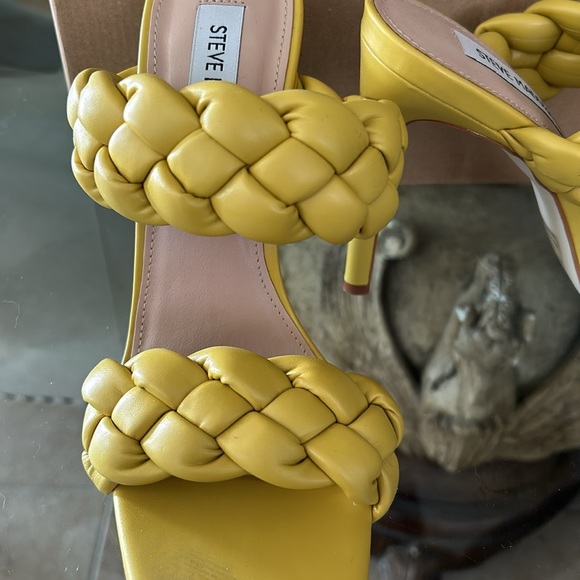 Steve Madden mustard heels 8.5 - Picture 3 of 5